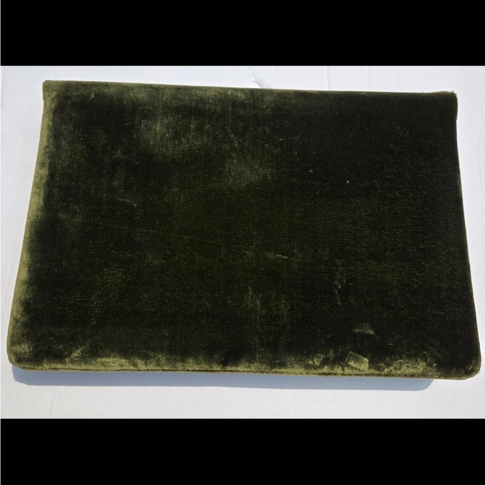 Shiraleah Chicago Women's Olive
Velvet Embellished Bow & Rhinestone Clutch Bag
